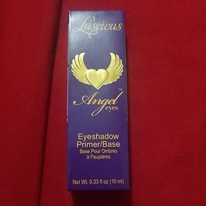 Eye shadow primer